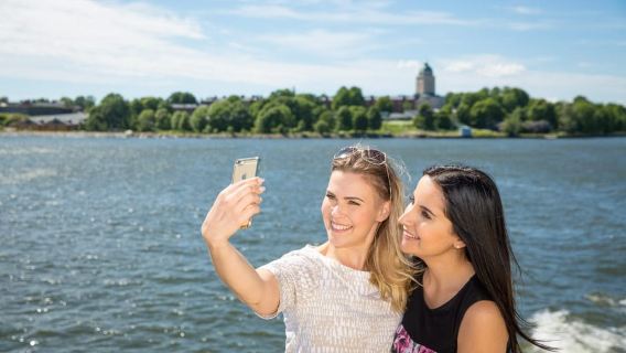 Helsinki: Hop-On/Hop-Off-Bustour & Bootsfahrt zu den Highlights der Stadt