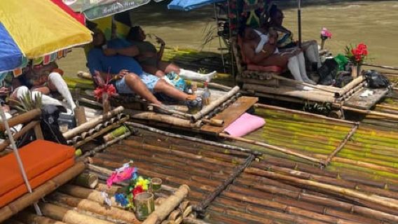 Montego Bay: Privates Bamboo River Rafting und Fußmassage