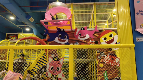 Vallée de Klang - Aventure au parc de jeux Baby Shark & Pinkfong
