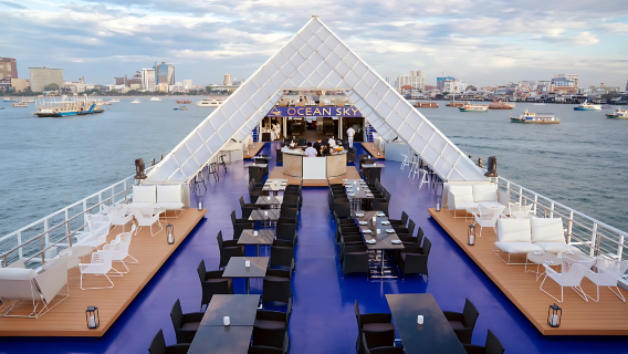 Crociera con cena OCEAN SKY a Pattaya e spettacolo di cabaret