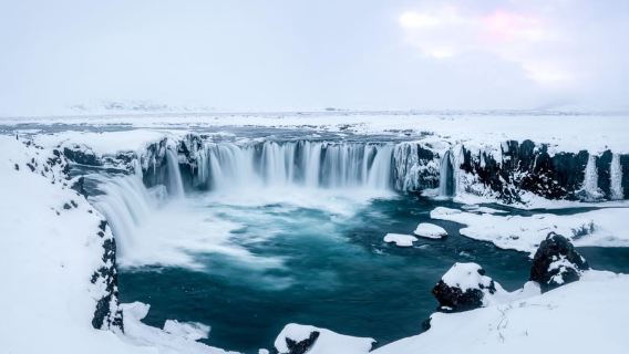 Desde Akureyri: tour de invierno a la cascada Goðafoss