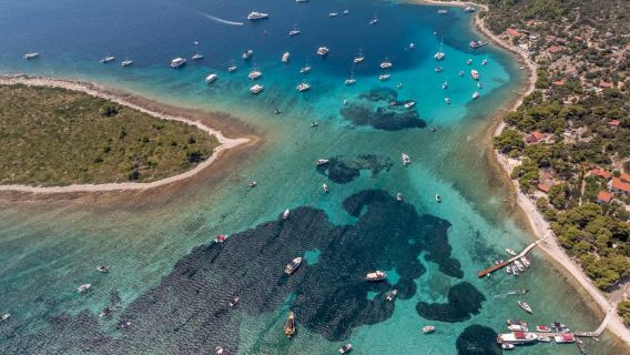 Croisière d'une journée au Blue Lagoon et aux îles au départ de Split avec déjeuner