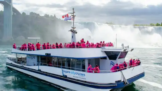 ทัวร์เบื้องหลังน้ำตกไนแองการ่าในโตรอนโต แคนาดา: ล่องเรือชมน้ำตกใหญ่ [ทัวร์ภาษาอังกฤษ]