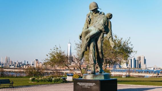 NYC: City Skyline Sightseeing Bus Tour at Night