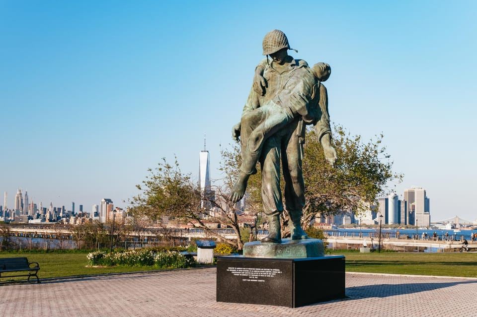 NYC: City Skyline Sightseeing Bus Tour at Night