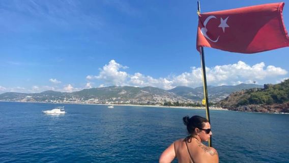 Bootstour zur Delfininsel Side mit Mittagessen und Badestopps