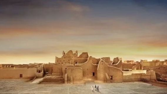 利雅德一日遊【戶外沖沙+騎駱駝+喝駝奶+阿扎勒市集】