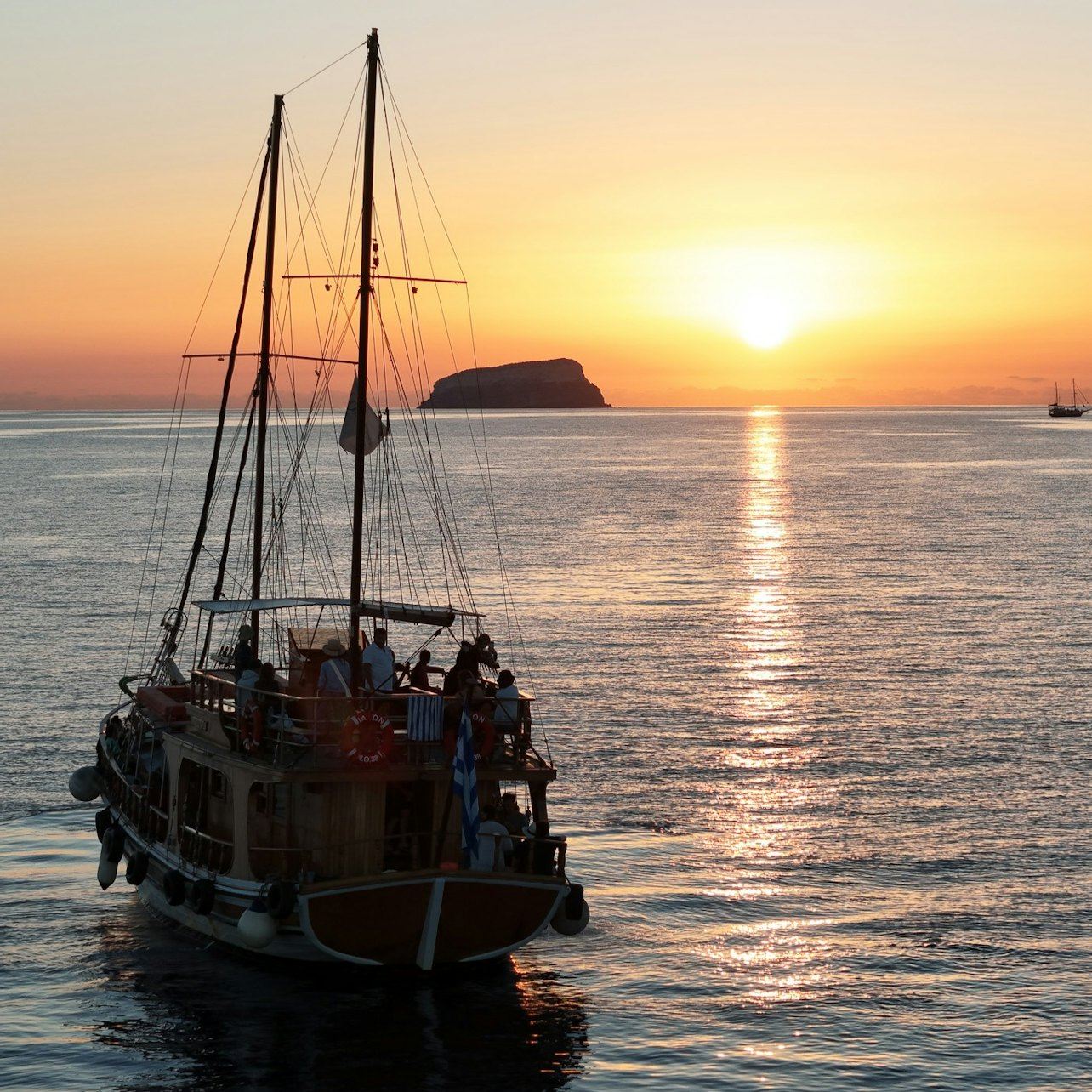 Santorini: Sunset Cruise