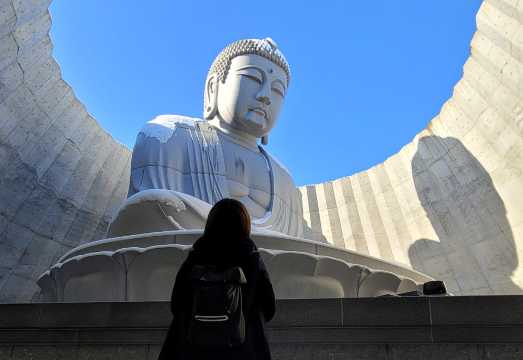 Sapporo Hokkaido Classic 1-Day Tour: Jozankei Onsen + Hill of the Buddha + Hokkaido Jingu