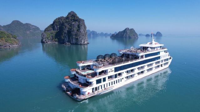 Miglior escursione giornaliera a 5 stelle nella Baia di Halong da Hanoi con piscina, buffet e visita alle grotte