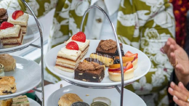 Consigli PG: tè pomeridiano + tour in autobus turistico con sale di rappresentanza di Buckingham Palace