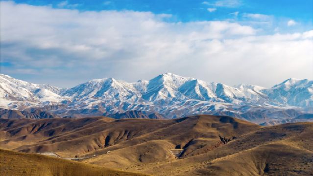武威一日遊馬牙雪山+烏鞘嶺+天梯山石窟+白塔寺 空拍+相機
