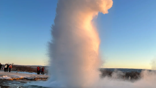 Goldener Kreis Island + Tagesausflug zum Schnorcheln in der Silfra-Spalte (kleine englischsprachige Gruppe mit max. 18 Personen)