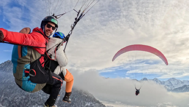 Interlaken: Tandem paragliding with a pilot