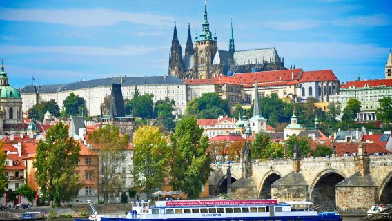 Du thuyền tham quan sông Vltava tại Prague