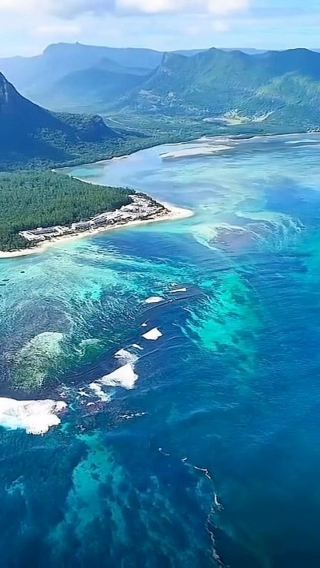 Mauritius helicopter tour to view the underwater waterfall [Chamarel seven colored earth geopark|Chamarel waterfall|Baie du cap]