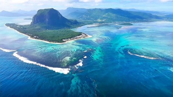 Vuelo en helicóptero para ver la cascada submarina en Mauricio [Tierra de los Siete Colores, Cascada Chamarel, Cabo del Fin del Mundo, etc.]
