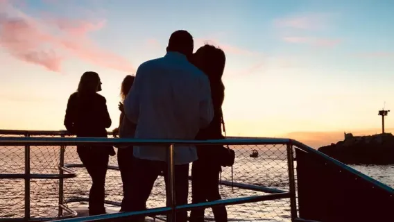 Dana Point: Evening Harbor Wine Cruise with snacks
