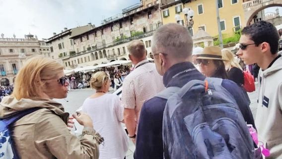 Verona: Walking Sightseeing City Tour with Local Guide