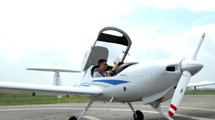 四川成都一諾航空飛行基地直升機/固定翼飛行體驗【空中遊覽青城山|都江堰|五鳳溪|雲頂山||直升機2人起飛】