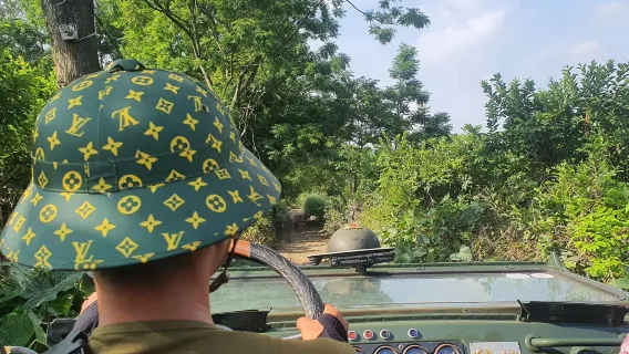 Recorrido en jeep por Hanói: 1 día explorando el Parque Nacional Ba Vi