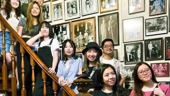 Singapore: Peranakan Museum, Cuisine, and Hidden Treasures Tour