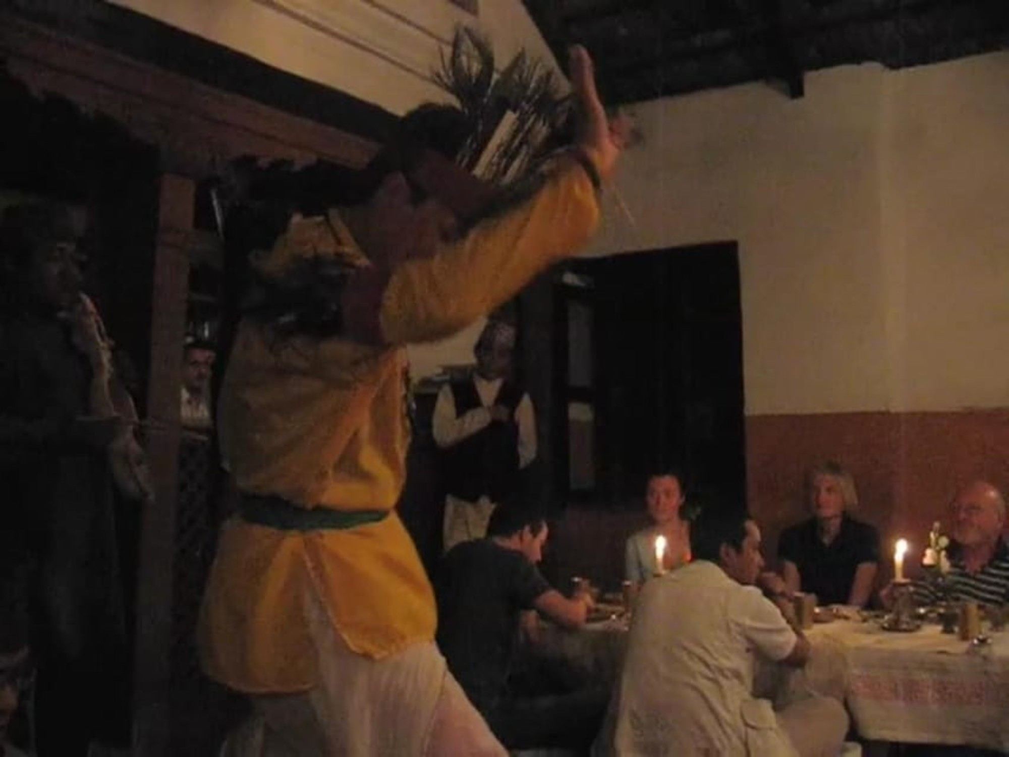 네팔 전통 공연과 함께하는 디너