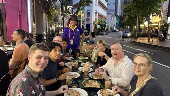 Singapore: Guided Street Food Tour at Night