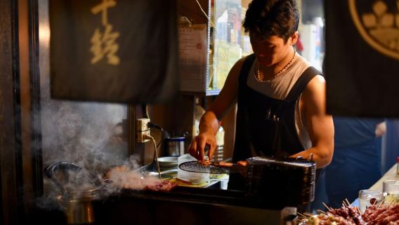 Tokio: Nakano Local Bar Hopping Food Tour mit Getränken
