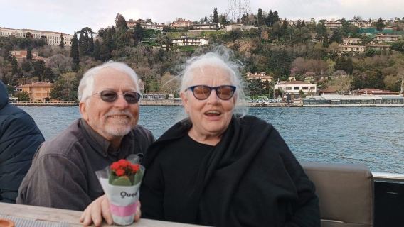 Bosphorus Sunset Luxury Yacht Cruise with Drinks + Snacks + Live Guide