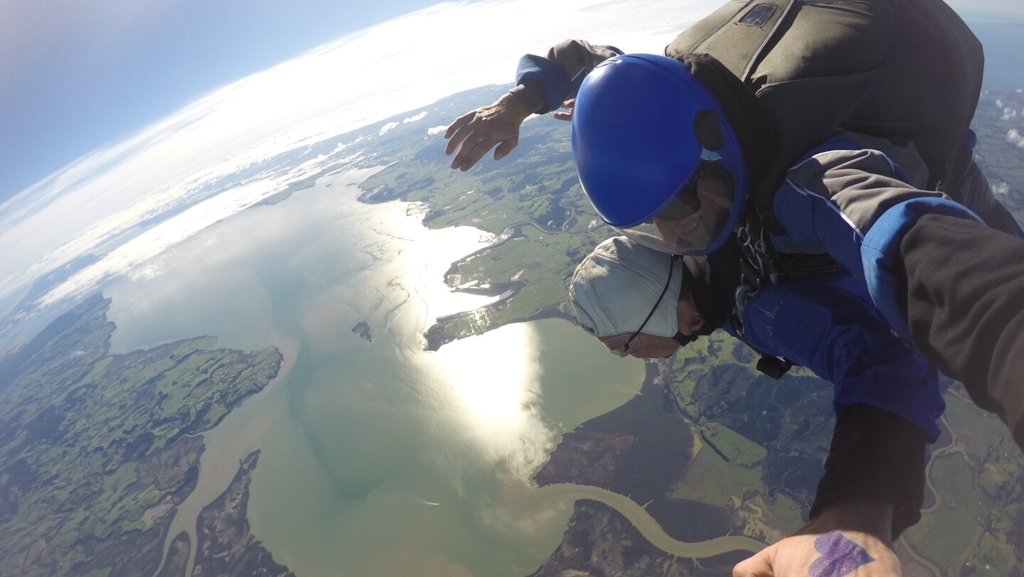 Auckland skydiving in New Zealand [Multiple heights to choose from, professional instructors, enjoy views of Waiheke Island + city center]