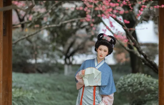 陳巴爾虎旗旅拍【蒙古風情婚紗寫真Trip Moments跟拍+多語言本地攝影師草原約拍】