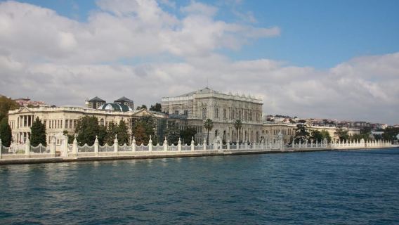 Istanbul: Bootsfahrt mit Snacks und Besuch der anatolischen Festung