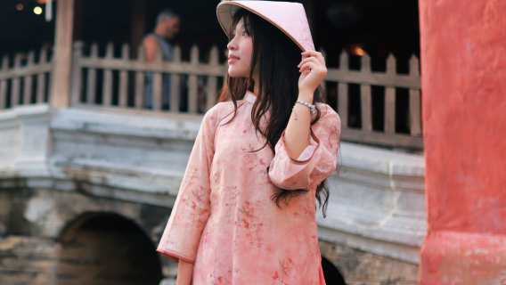 Passeggiata fotografica privata Ao Dai nell'antica città di Hoi An | Esplorazione approfondita di mezza giornata dell'antica città e fotografia di ritratto