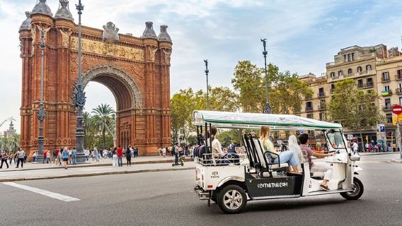 Welcome Tour to Barcelona in Private Eco Tuk Tuk