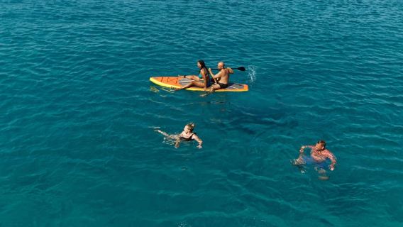 Dia Island Catamaran – Makan Tengahari Premium, Bar Terbuka, Kumpulan Kecil