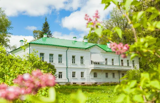 俄羅斯雅斯納亞波良納+托爾斯泰莊園博物館+圖拉克里姆一日遊