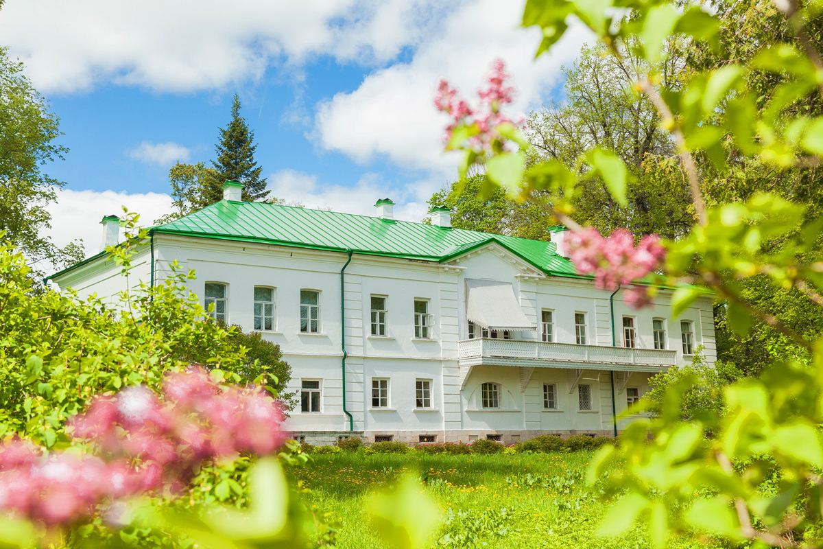 One-day tour to Yasnaya Polyana + Tolstoy Estate Museum + Tula Kremlin in Russia