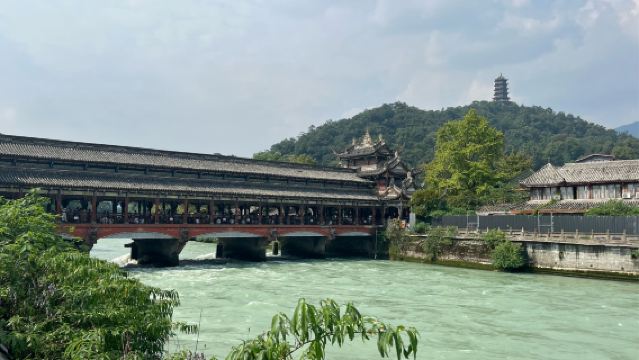Dujiangyan+Guan County Town +Yangtianwo Square Day Tour in Chengdu:Ticket+Private Car