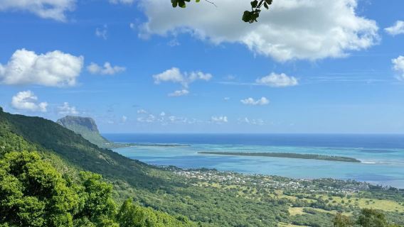 Mauritius Blaue Bucht + Krokodilpark + Île aux Cerfs + Unterwasserwasserfall + Naturbrücke [Charterfahrt]