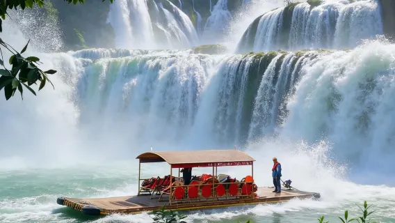 Tour per piccoli gruppi da 2-8 persone con prelievo a domicilio e biglietti inclusi | Cascata transfrontaliera di Detian a Chongzuo + Cascata di Tongling
