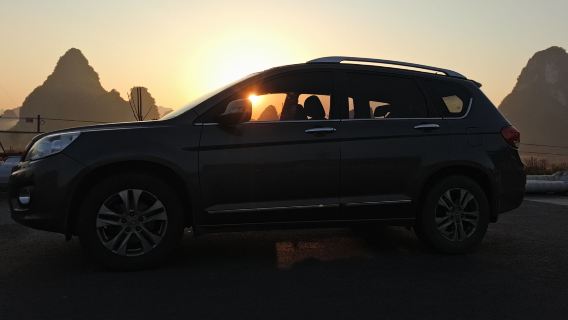 Zhangjiajie: Private Transfer to Fenghuang and stops at Furong town