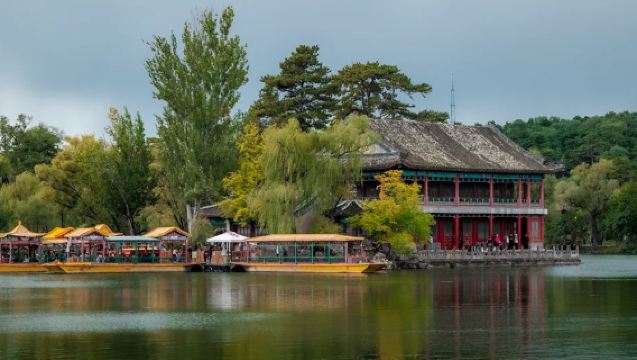 [Termasuk tiket masuk] Perkhidmatan panduan peribadi VIP oleh pakar sejarah dan budaya di Istana Musim Panas Hebei