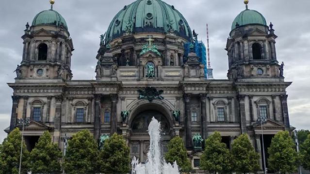 德國柏林博物館島+柏林圍牆+夏洛騰堡宮+勃蘭登堡門【中文包車】