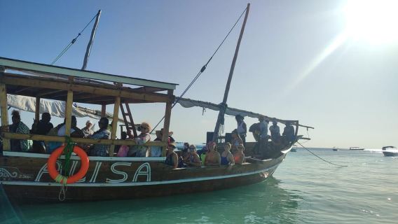 แซนซิบาร์: ล่องเรือสำราญชมพระอาทิตย์ตกที่หาดนังวิพร้อมกลองท้องถิ่น