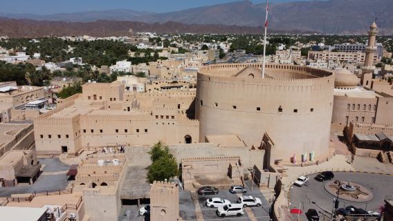 From Muscat: Nizwa Friday Market & Al Hamra Heritage Group Tour