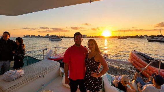 Cruzeiro ao pôr do sol em West Palm Beach com cerveja artesanal e vinho