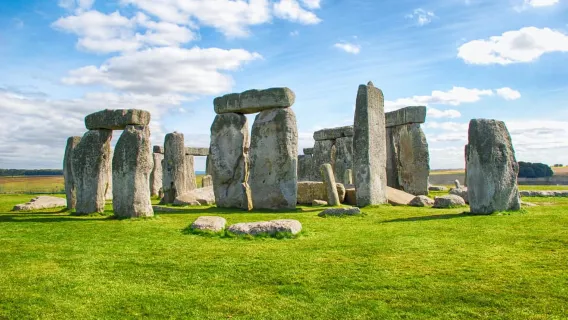 Bristol: Stonehenge, Avebury, Lacock, & Castle Combe Tour