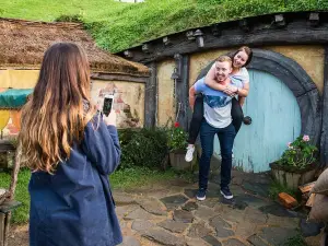 Hobbiton Movie Set day tour From Auckland