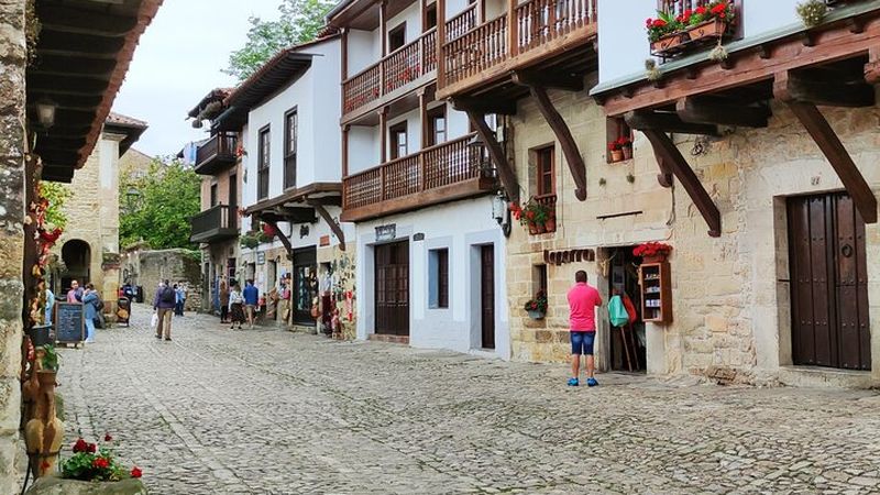 Monumento a Los Raqueros in Santander City Centre - Tours and